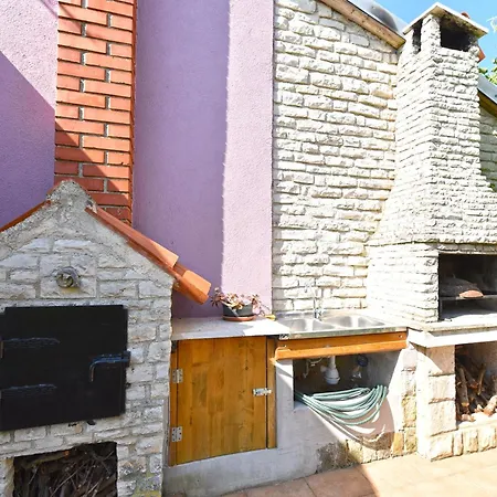 Vilma 2392 Apartment Peruski